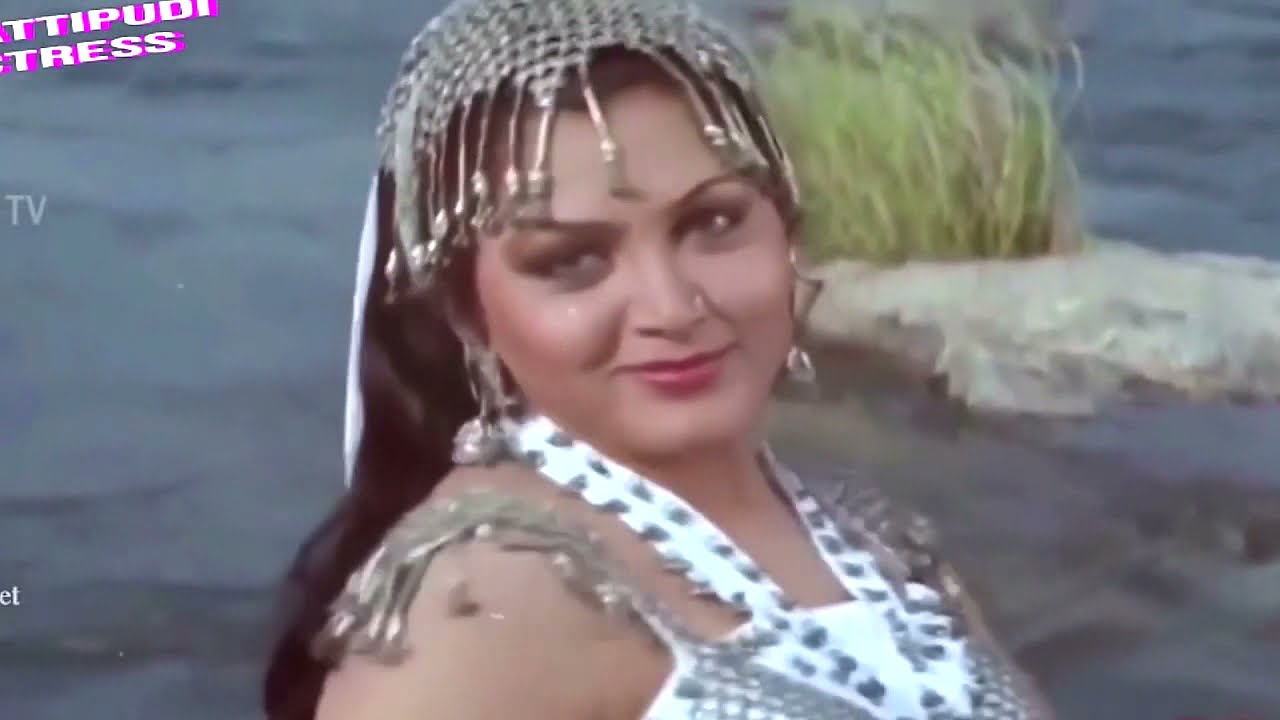South actress Khushboo romantic songs collection