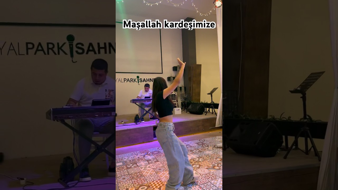 Süper oynuyor #mustafacanik #halay #orkestra #dj #keşfet #komedi #düğün #damat #müzik #oyunhavası