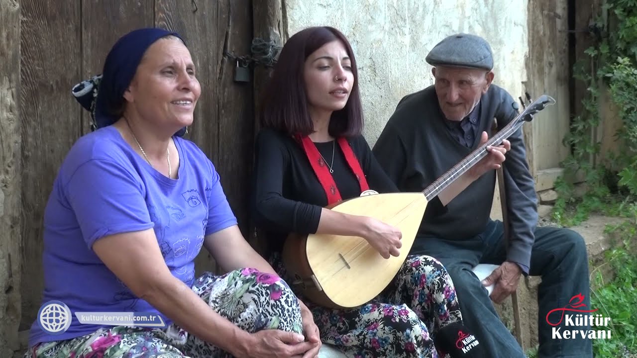 SÜPER Yörük Kızı Güllü ve Annesi köyde türkü  söylüyorlar.Akşam olur Garanlığa Galırsın @SinemAyca
