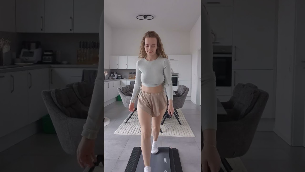sporty julia flowina🤭