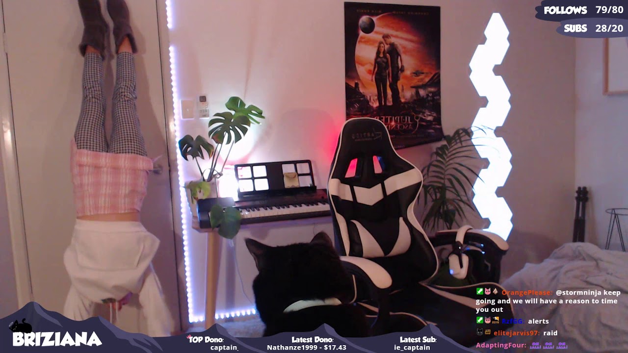 Streamer sends a HANDSTAND | Briziana