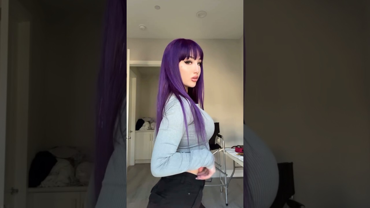 SuicideGirls - Valerica Steele has a cool magic trick to show you.