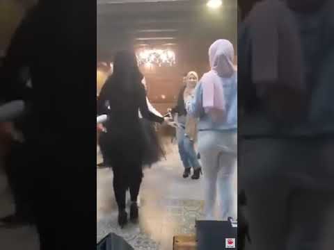 Suriyeli kızlar düğünde eğleniyor