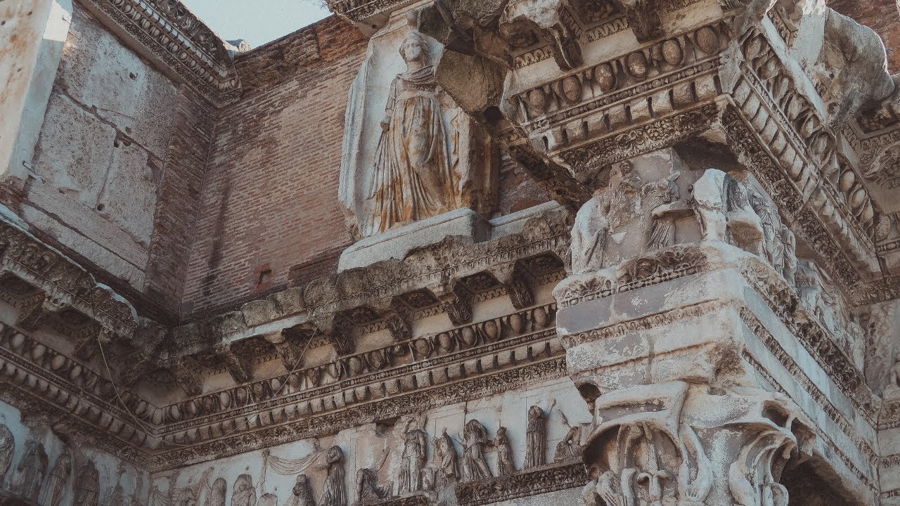 Taking photos in the streets of Rome, Italy #photography #romeitaly