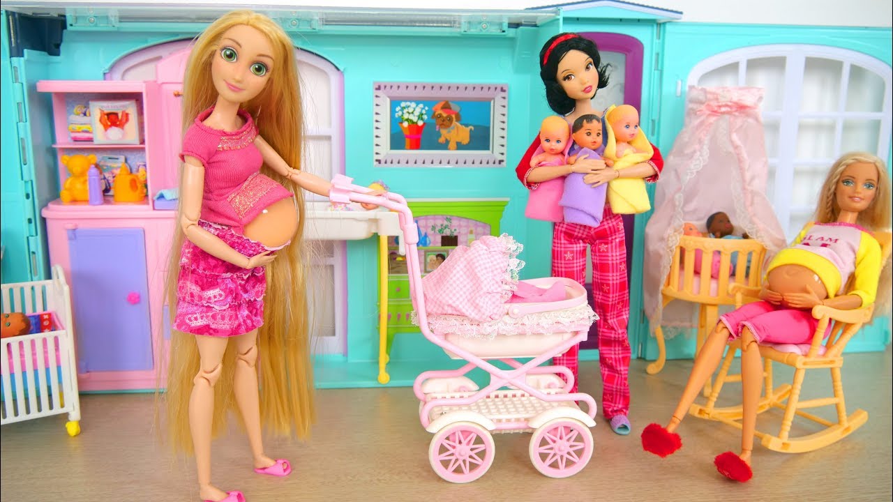 Talking Baby Stroller & Walking Barbie Nursery Playset Poussette de bébé Kinderwagen يتحدث عربة طفل