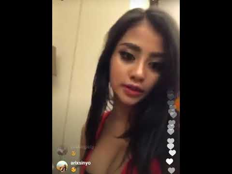 Tania ayu siregar di pegang susunya
