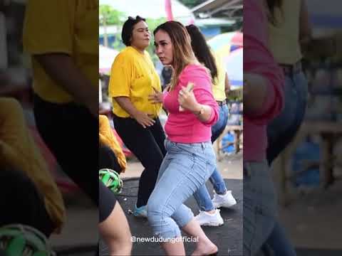 Tante goyang bokong semok