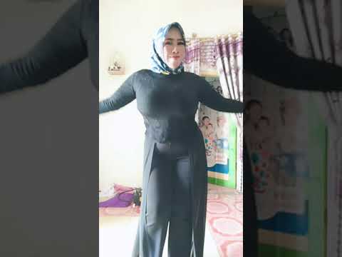 Tante Hijab Montok Super Semok  #hijab #gemoy #jilbab #hijabstyle #hijabpesta #fakebody  #jilbabvoal