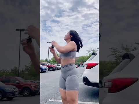 tante olahraga celana ketat nyeplak