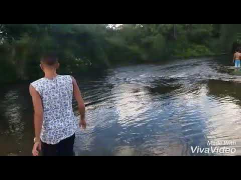Tatá esfregando a bunda no chão