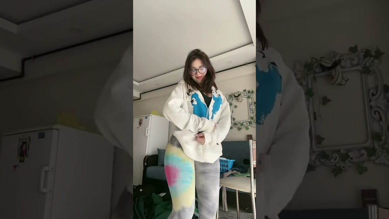 taytlı kız fena sallıyor 🔥