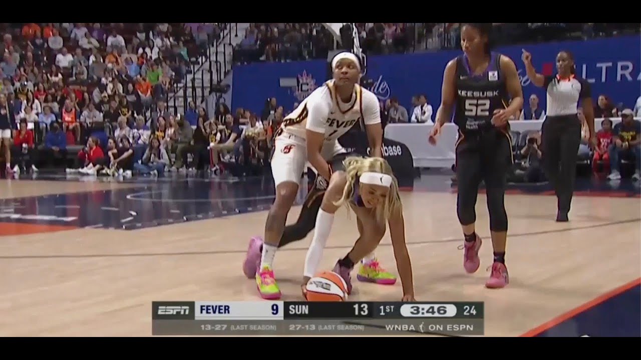 The Moment NaLyssa Smith And Dijonai Carrington GOT BACK TOGETHER 😍 NICE FOUL Smith!!! 😆