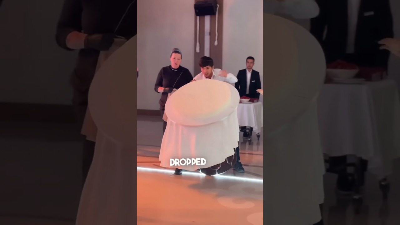 This waiter dropped their expensive wedding cake20 lakh 🤑