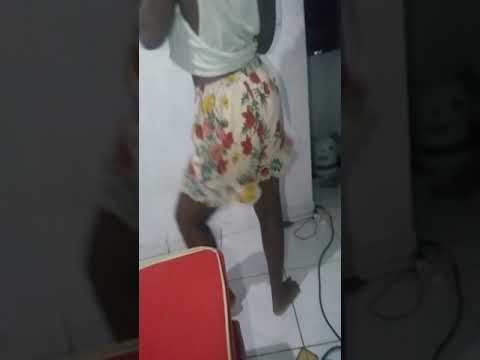 Tia dançando agora legal
