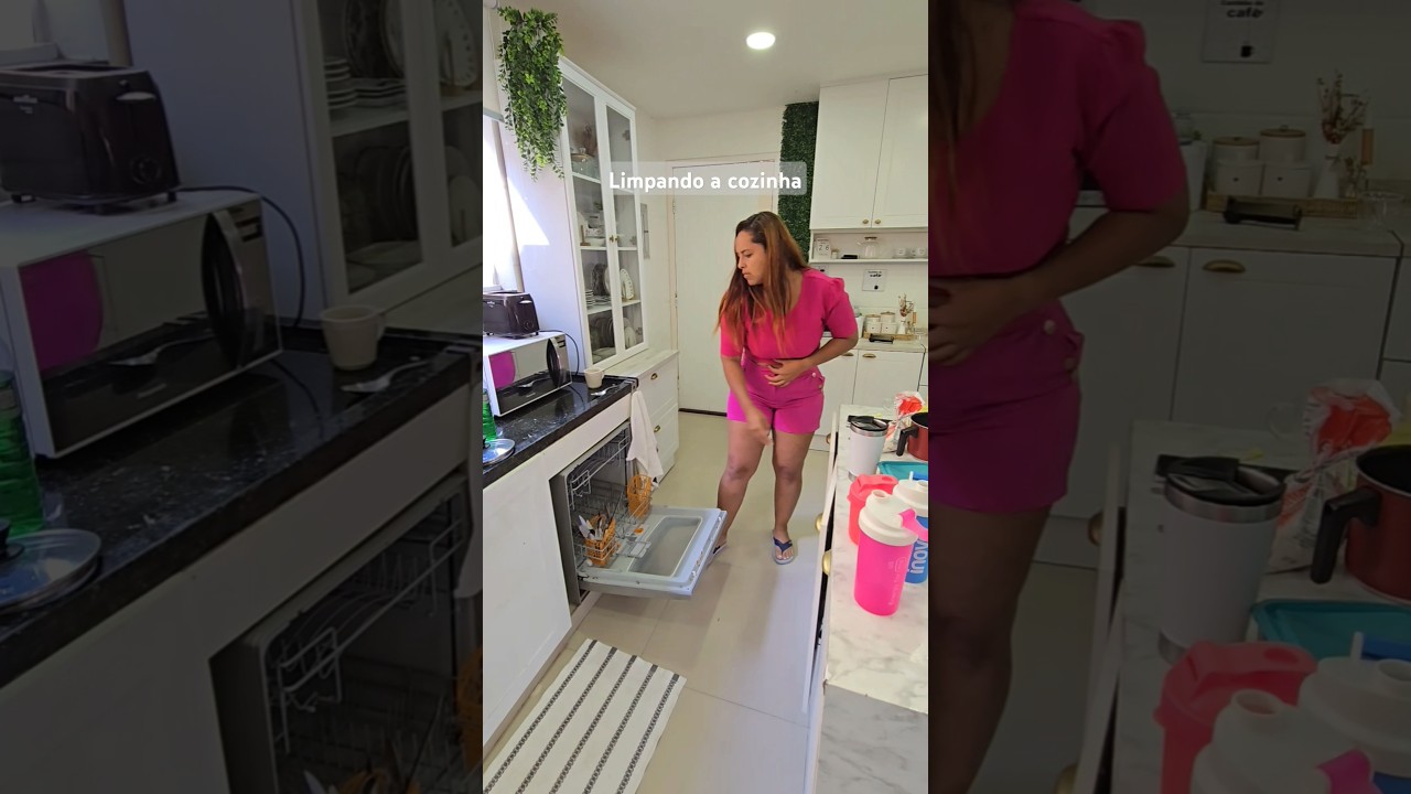 Tidying up the kitchen #kitchen #cleanandorganizedhome #cleaning #cleaningandorganizing #home #ti...