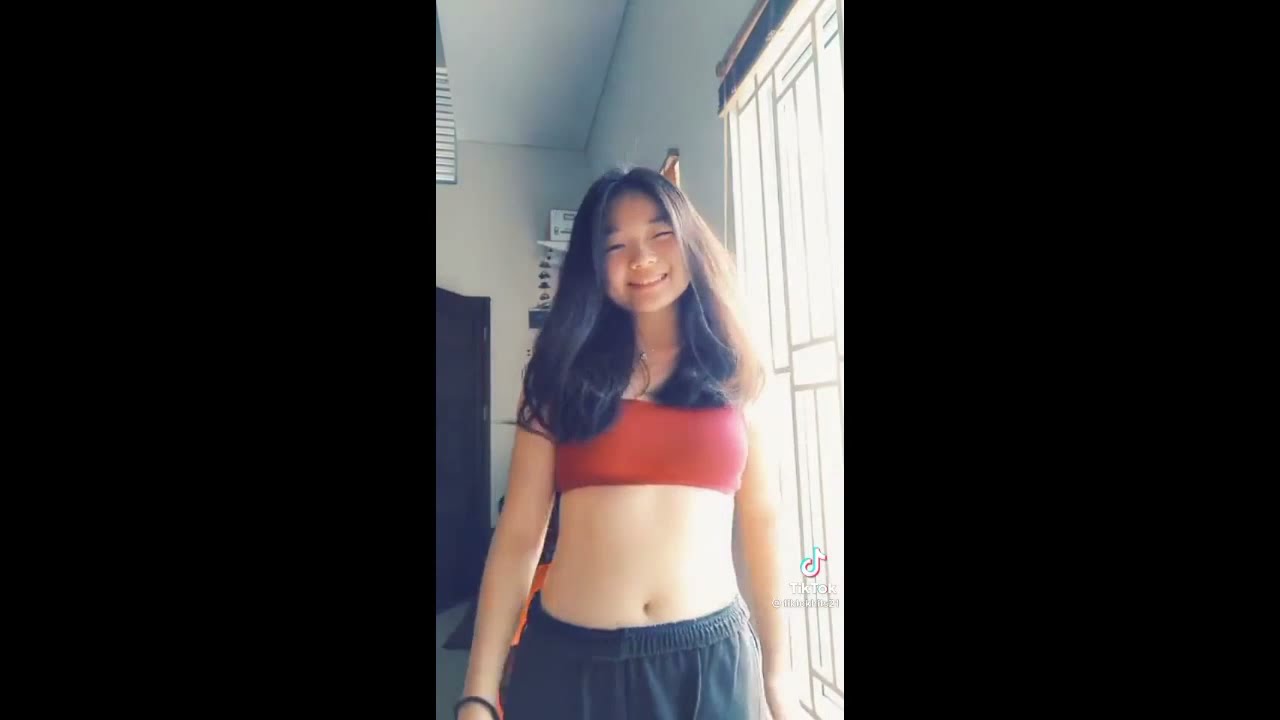 Tik Tok Goyang Hot-bikin si kecil bangun