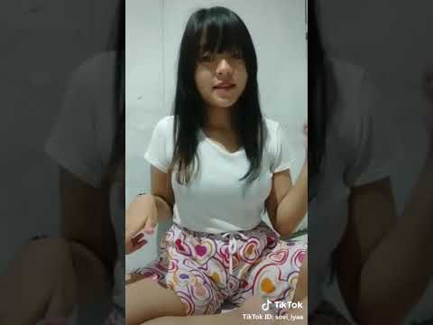 Tik tok ngangkang pamer memek