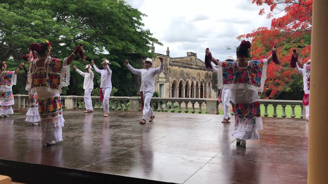 Traditional Mexican dancing at Hacienda Tekik De Regil