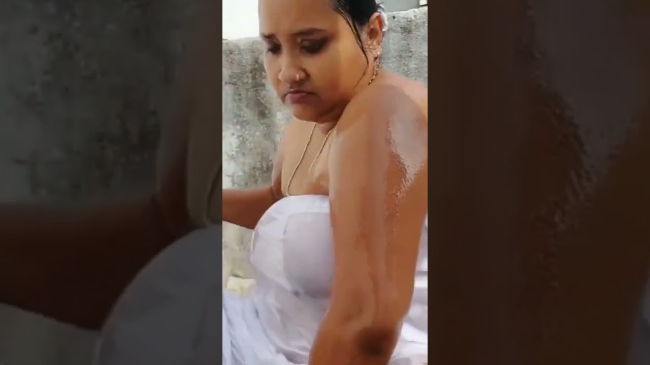 #trending #viral #beautiful #aunty #bathing #youtubevideo