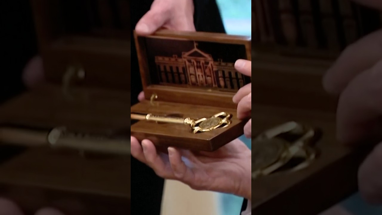 Trump Awards Musk Golden Key for DOGE Work