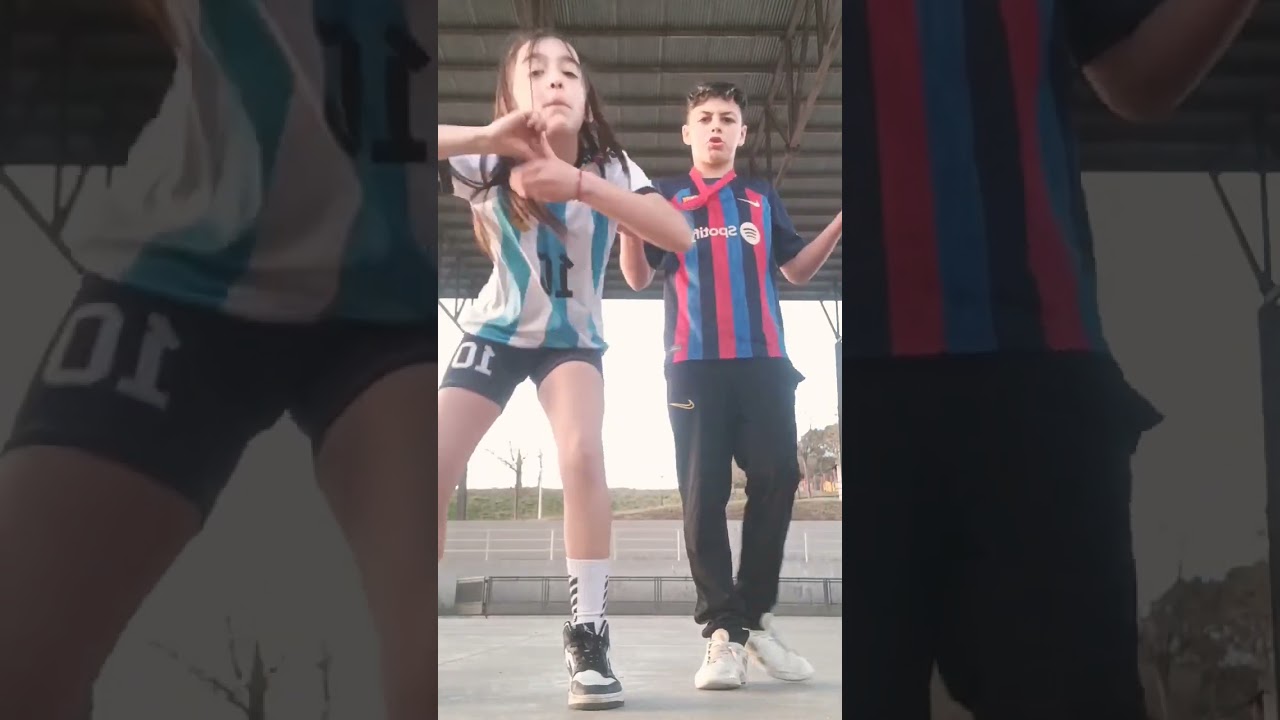 tu me enseñas fútbol y yo ha bailar #youtubeshorts #like #foryou