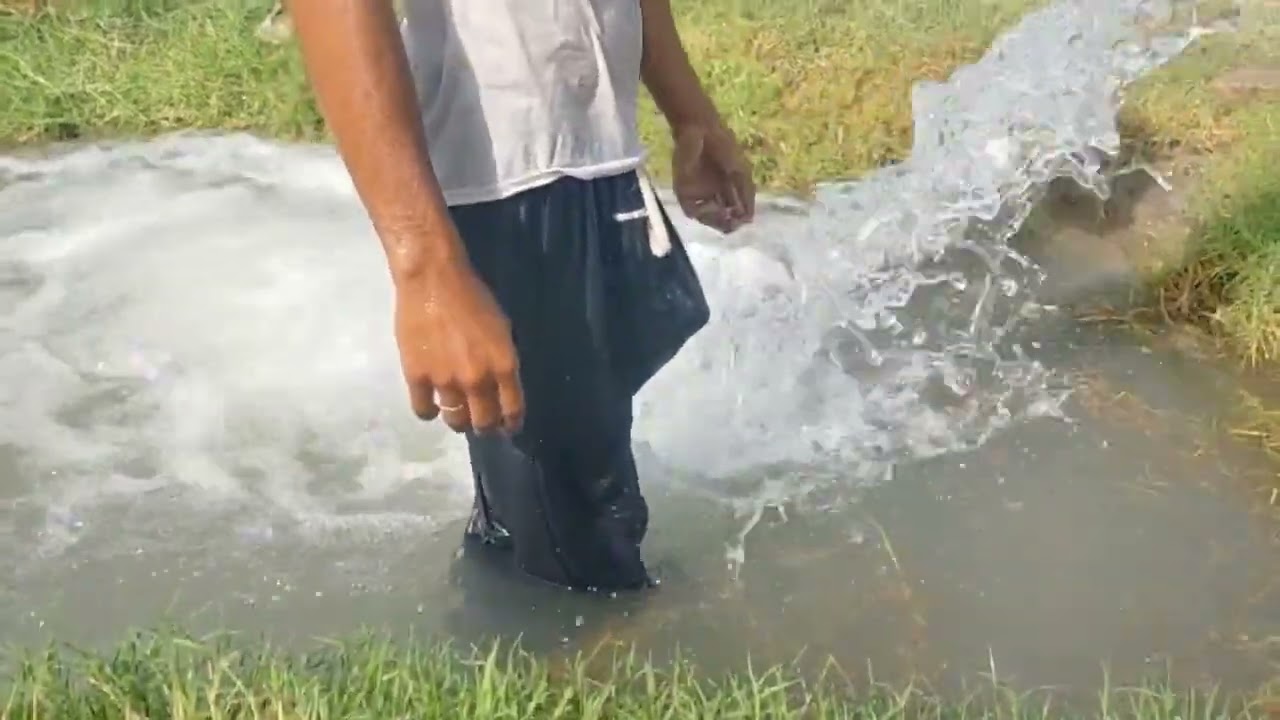 Tube well swimming in village in pakistan ｜ Tubewell vlogs #tubewell #bath #bathing