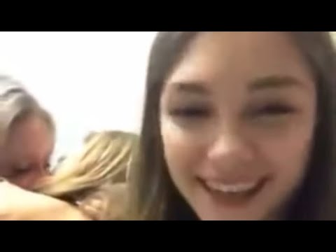 Turkish girls kissing on periscope live