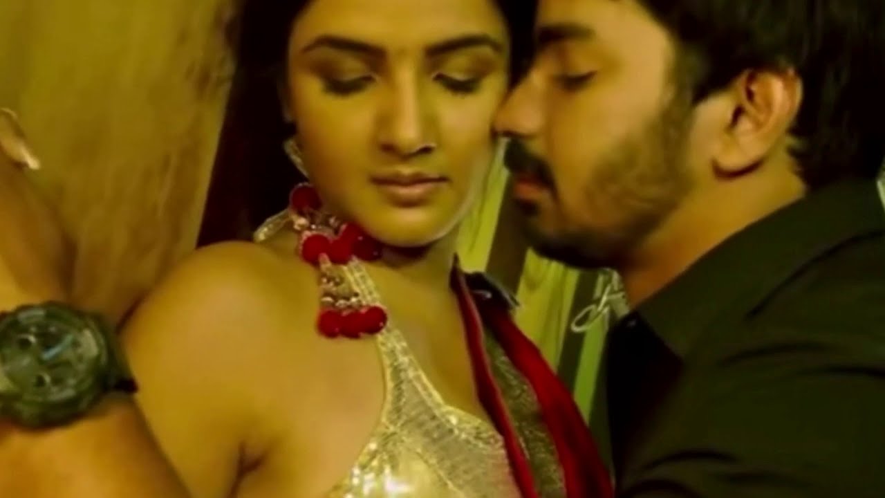 TV Actress Jasmin Bhasin Hot Kissing Scenes