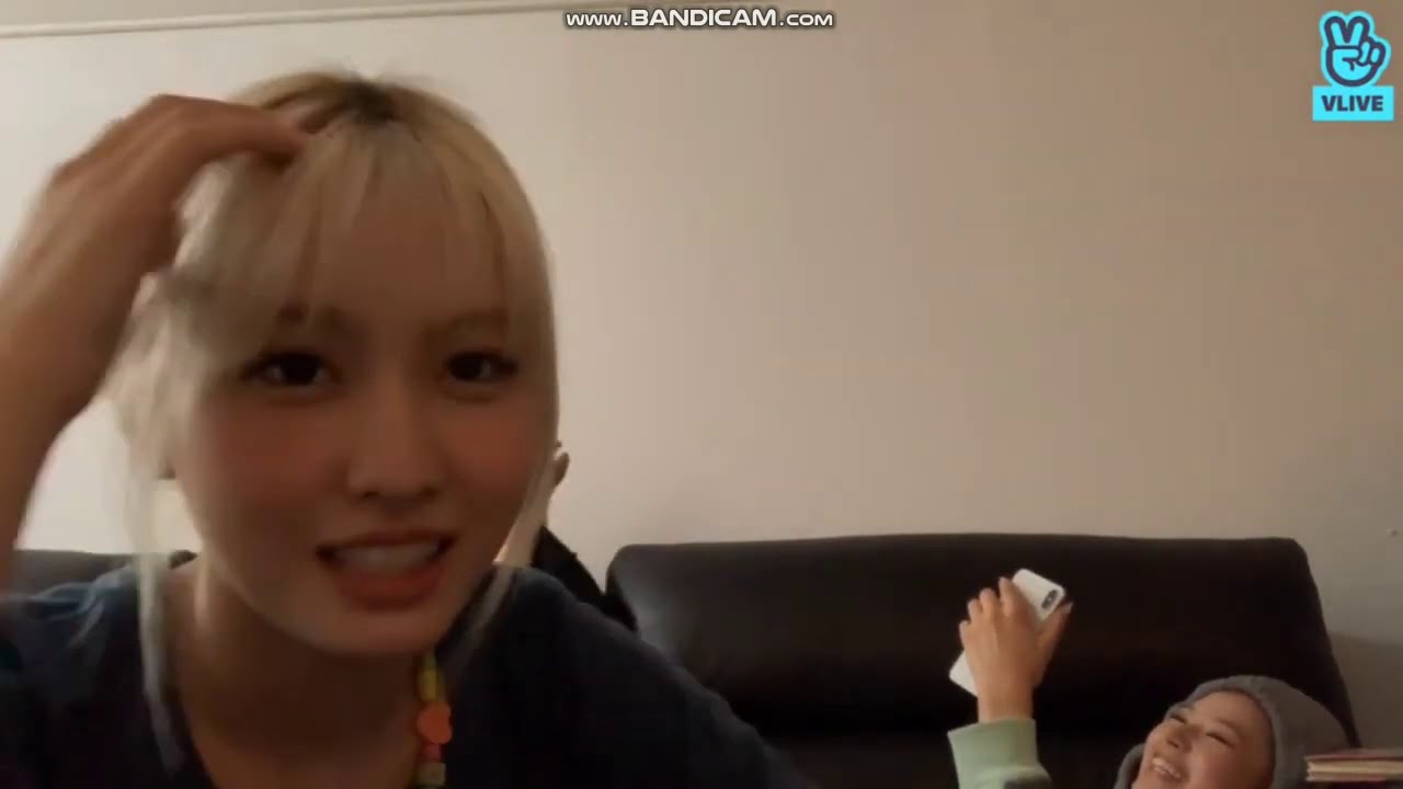 TWICE Sana and Momo expose SKZ Bang Chan 😂😂