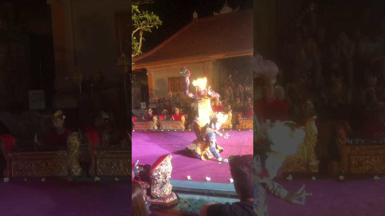 Ubud Palace : Danse traditionnelle balinese ( Bali Ubud )