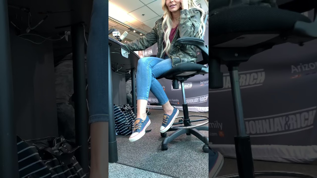unfug feet removes her slip on converses without socks