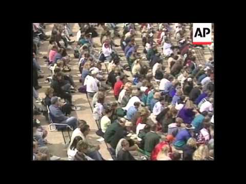 USA: COLUMBINE HIGH SCHOOL: MEMORIAL OF MURDERED STUDENTS