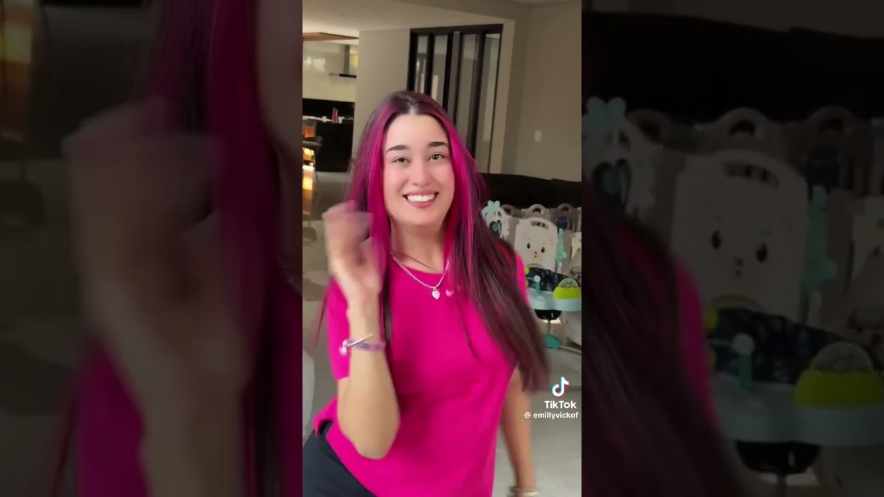 Vídeo da Emilly Vick dançando💖