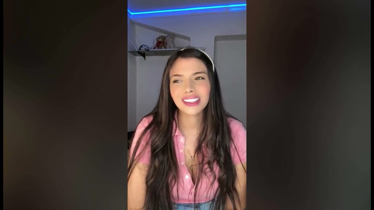 Very Cute Brunette Venezuelan Babe daynedd14 Posing Hot On Bigo Live