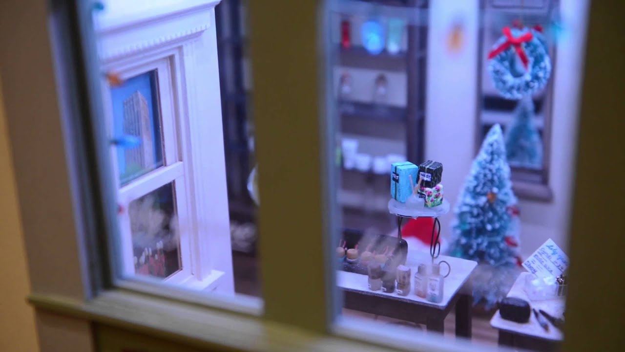 Video: Lily Grace employee creates miniature storefront