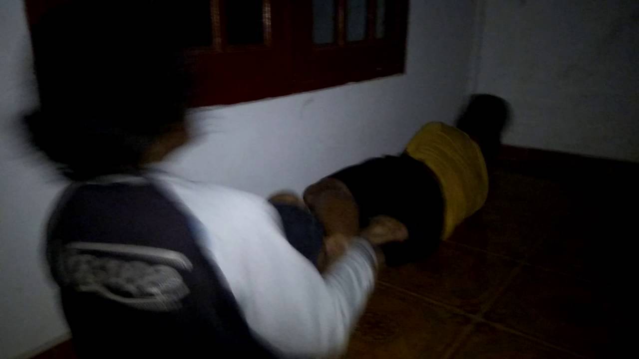 VIDEO LUCU,,di kocokin pake kaki,, NGAKAK...!!