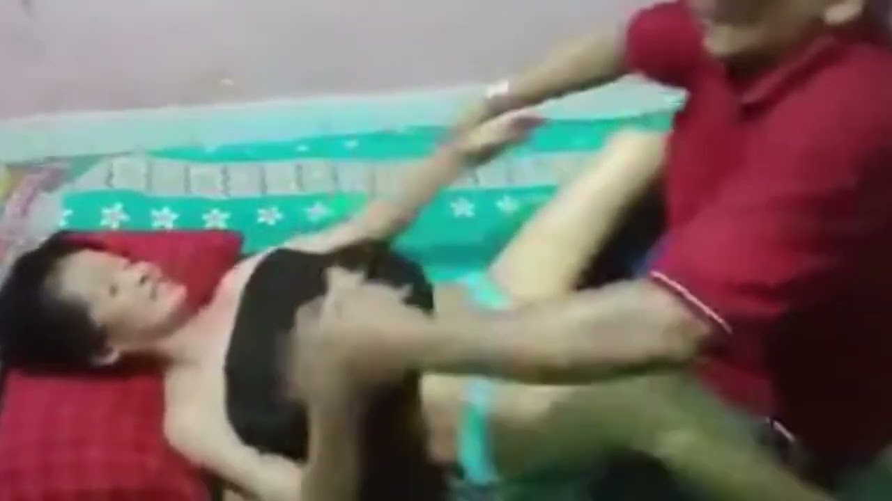 VIRAL.. PIJAT ISTRI PENGUSAHA TEREKAM KAMERA MBAH KAKUNG