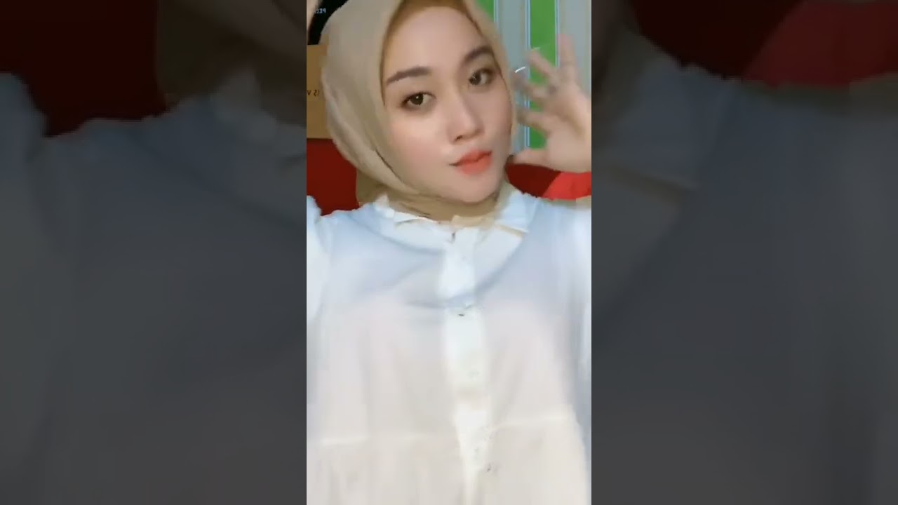 VIRAL TANTE BERHIJAB BUKA BAJU PAMER TT 😍