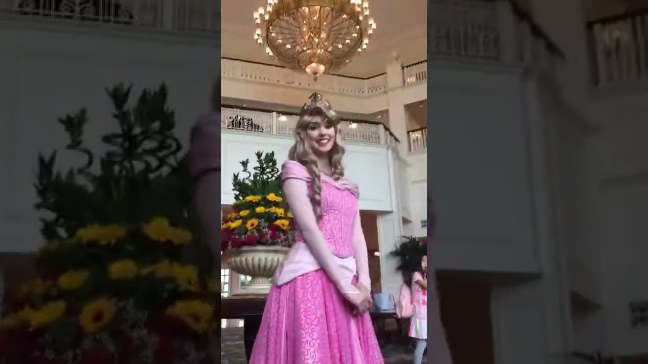We met Sleeping Beauty & we asked her to spin around  @ Disneyland Hotel HK #shorts #sleepingbeauty