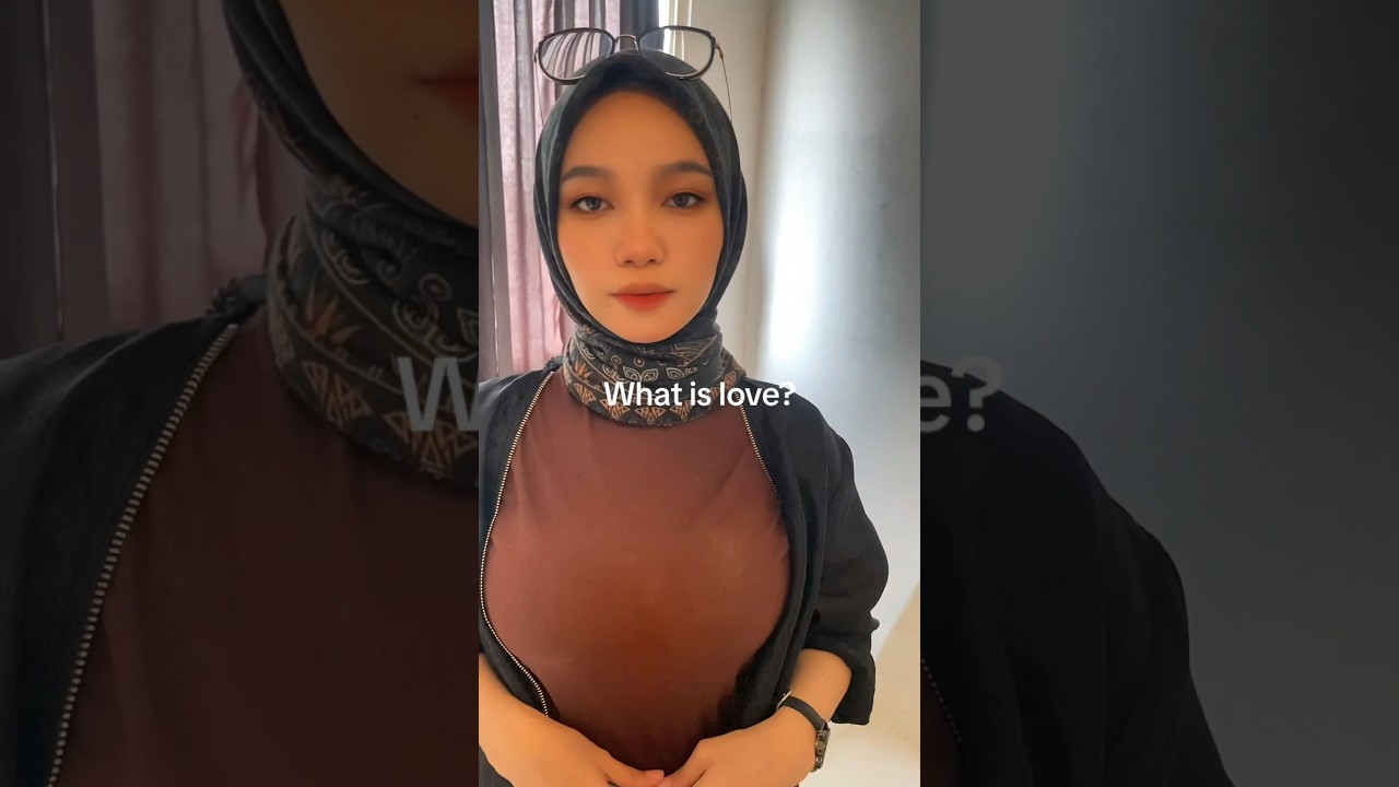 what is love? love is terdhiladhila cewek hijab cantik favorit kamu