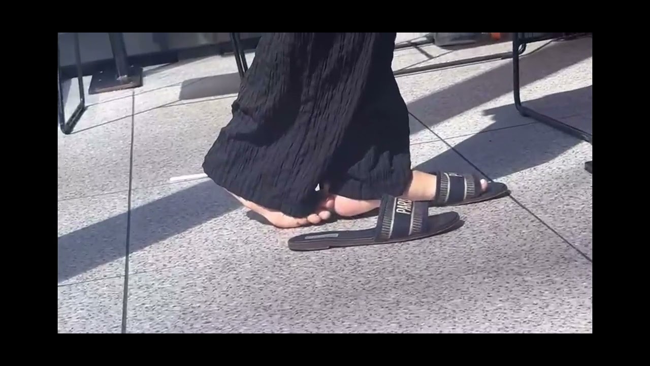 White and Arabic woman can’t keep their slides on