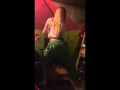 white girl twerking 2015