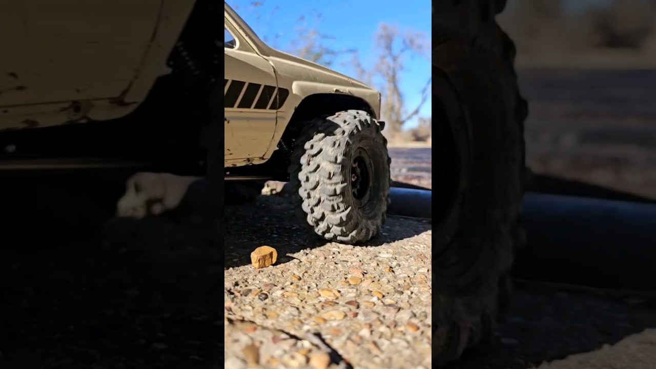 Workin' & Twerkin'  #toyota #rc4wd #rccrawler #twerk