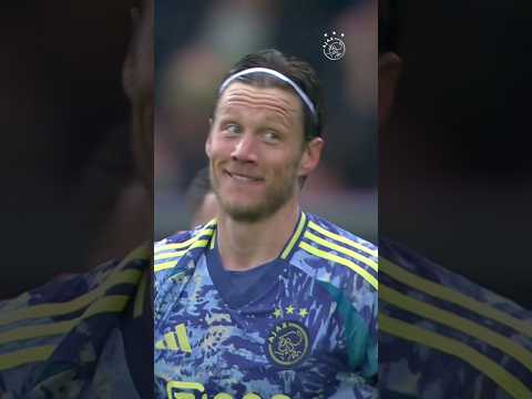Wout Weghorst and Steven Berghuis come on and make an immediate impact 💢