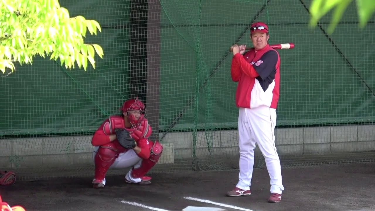 坂倉のミット音がショボすぎて佐々岡さんがww