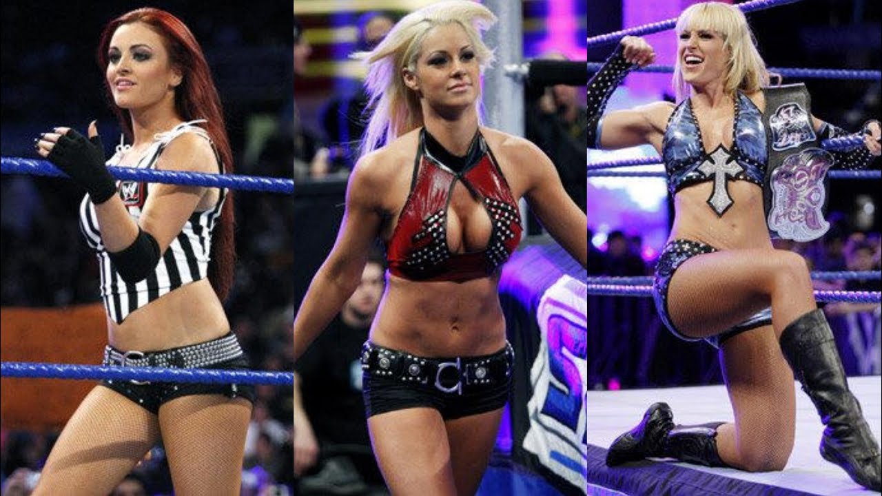 WWE Michelle McCool vs Maryse (Maria Referee) 12/26/08