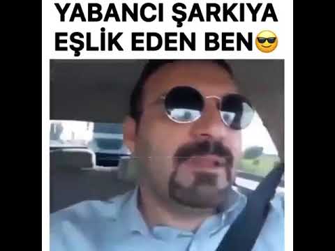 Yabancı şarkı dinlerken kendinden geçen abimiz