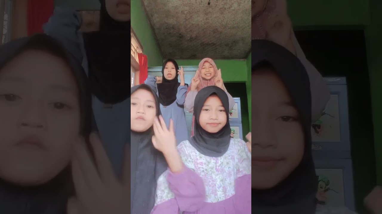 yang depan adik Kaka 👯🌼