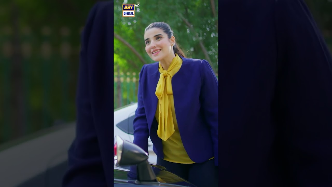 Ye #taxi 🚕 meri hai #sarerah #sabaqamar #hareemfarooq #shorts