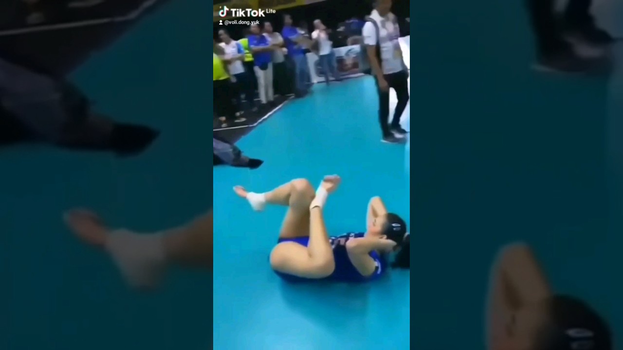YOLLA YULIANA 🔥 pemanasan dulu biar gak tegang #viral #trending #volleyball #shorts